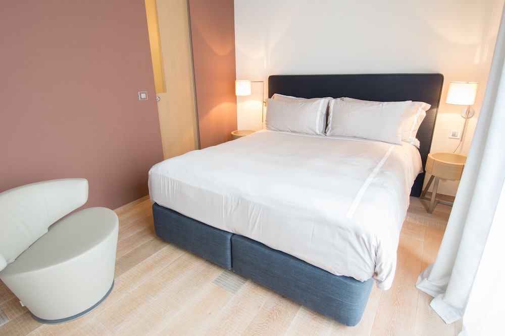 Guillaume Suites view 3