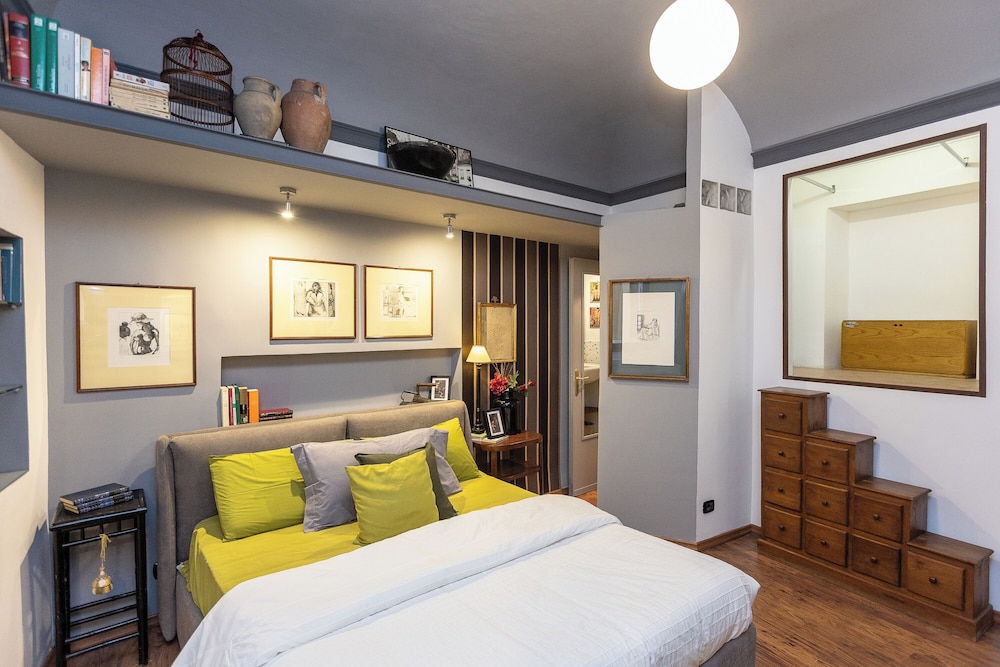 Pantheon Apartment