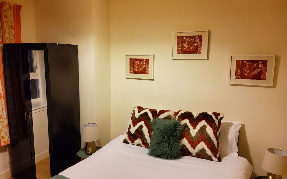 Sensational Stay - Bedford Avenue view 5
