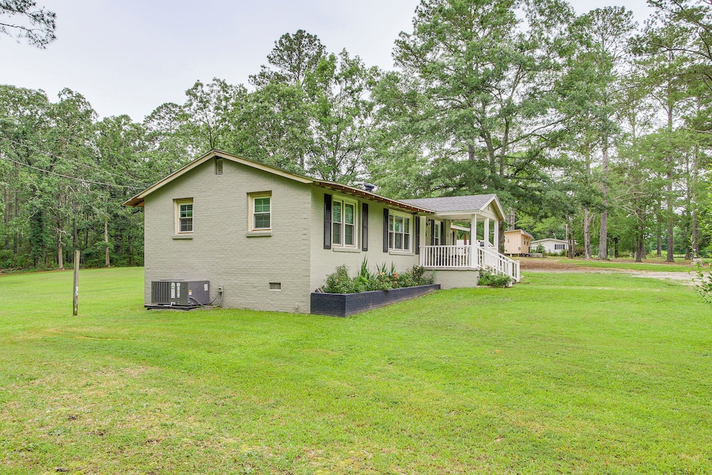 4 Mi to Savannah River Access: Home w/ Fire Pit