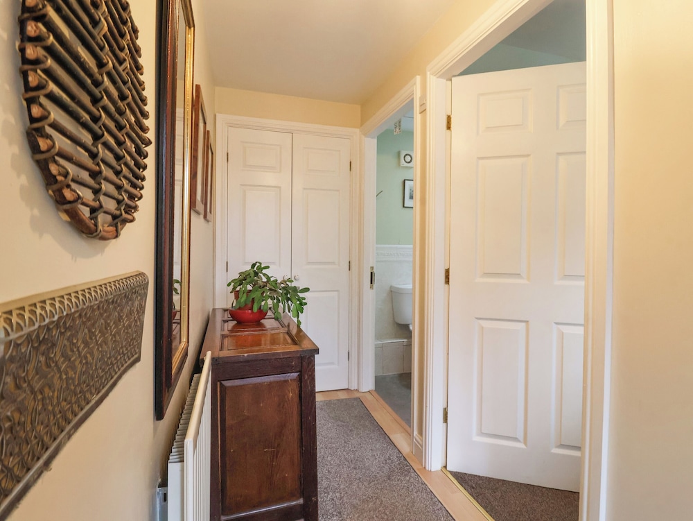 3 Westgate Mews