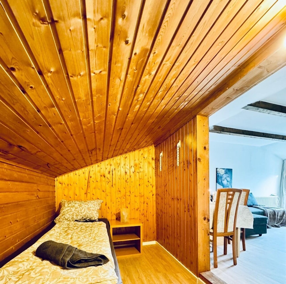 Cozy 7BR Villa Near Blumengarten