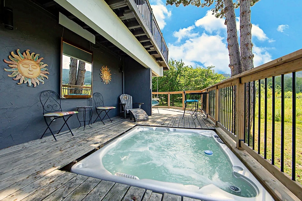 Rustic 5BR Escape Sauna Hot Tub