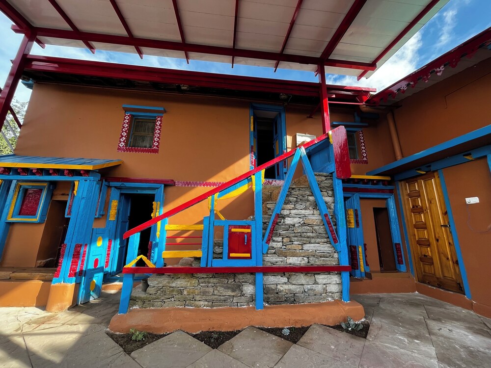 Kafal Pako Resort - Luxury Mountain View Stay in Mukteshwar