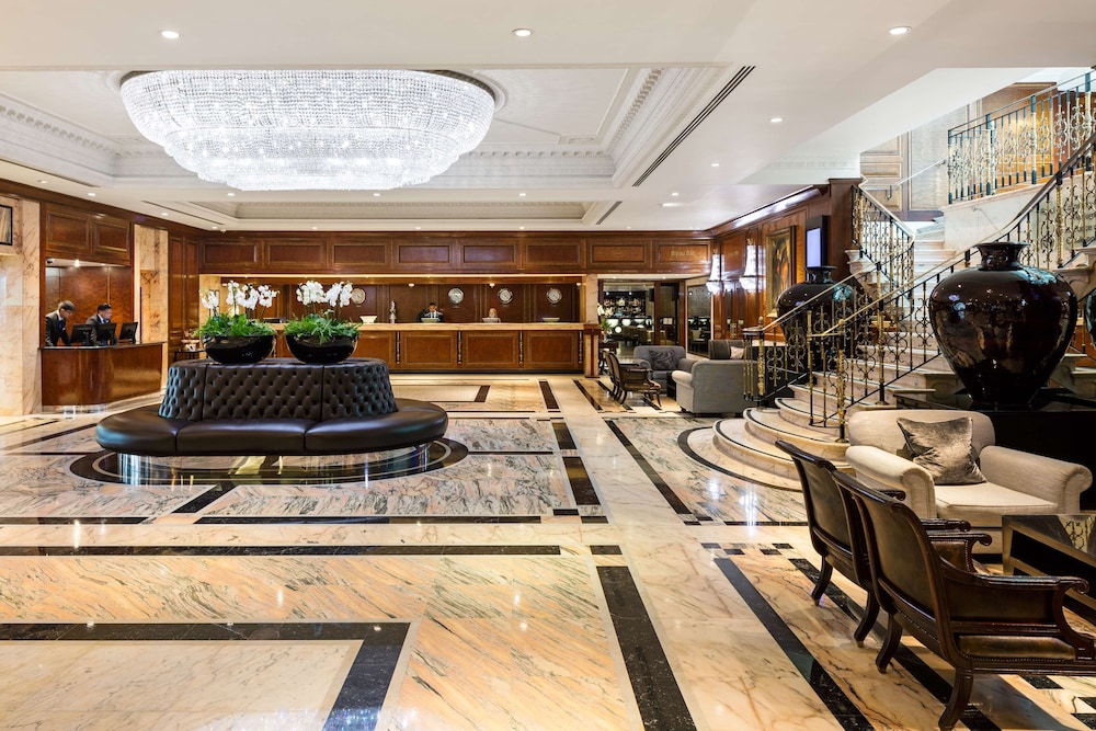 Hayes Vacations - Radisson Blu Hotel, London Heathrow - Property Image 1
