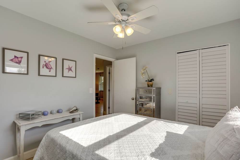 < 3 Mi to Juno Beach: Coastal Townhome w/ Patio!
