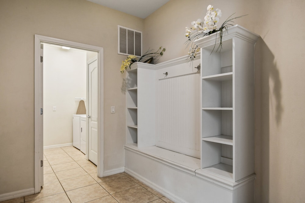 Ultimate 8BR Family Fun in Resort Near Disney!