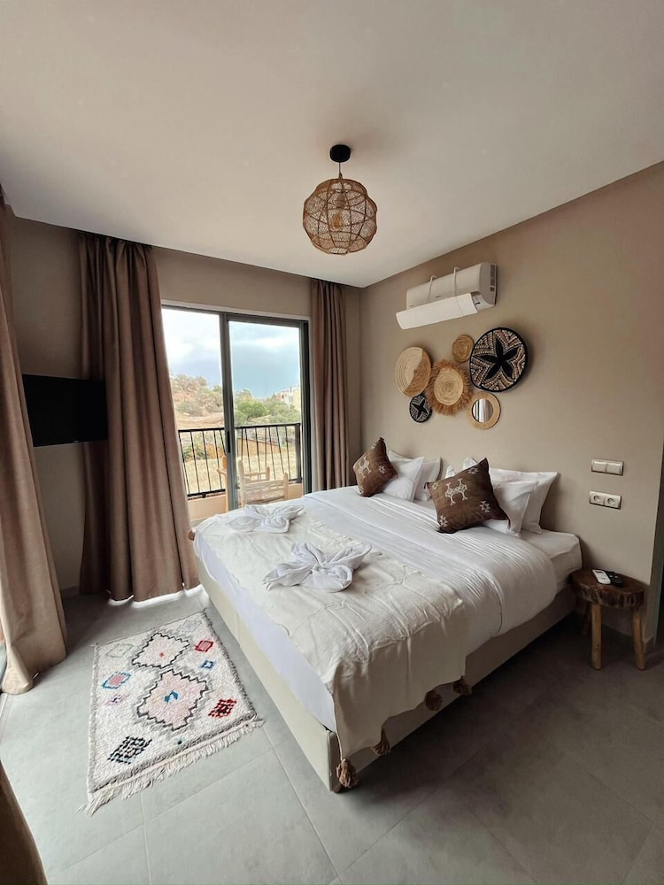 Harmony surf lodge