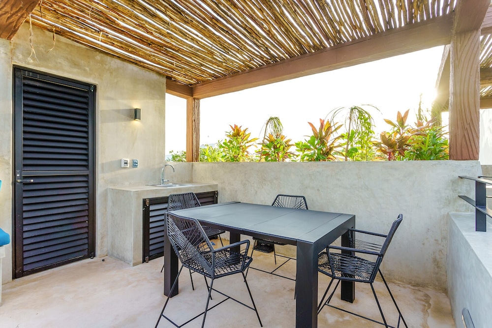 Eco-sustainable Luxury Between Beach Hotspots & Tulum Town by Stella Rentals
