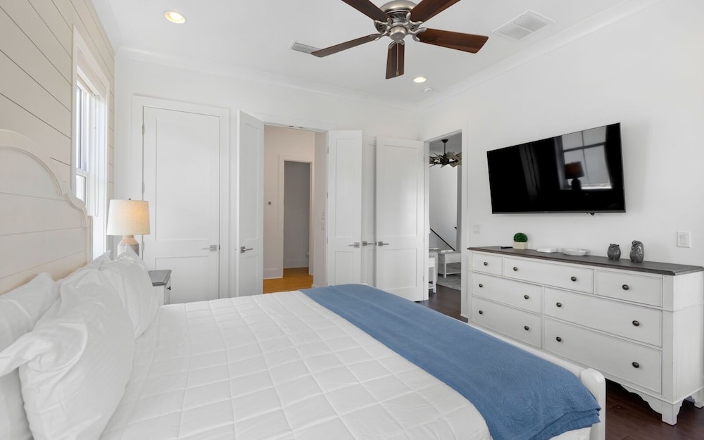 5BR Getaway w/ Private Pool, Golf Cart, 4 Bikes & 30A Convenience!
