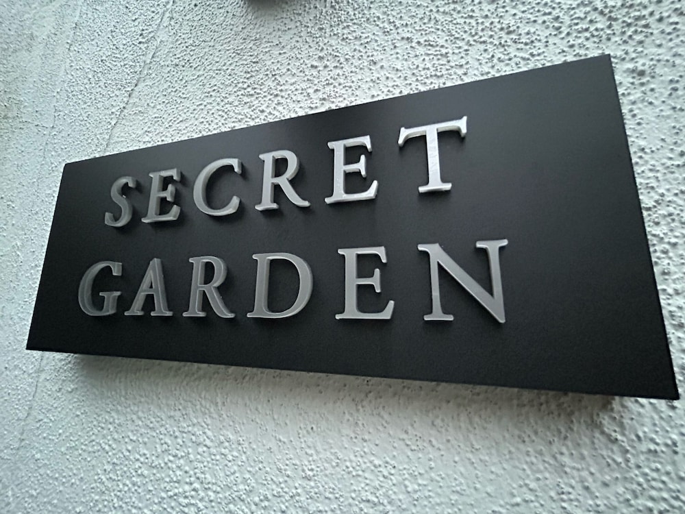 Secret Garden, 34C Clarence Street