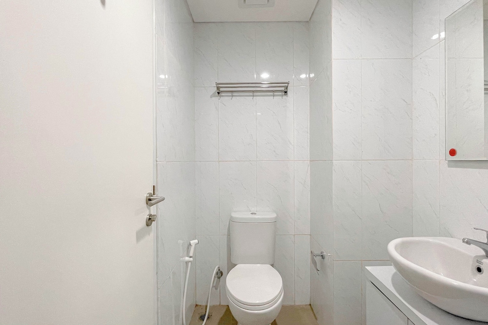 Grey Toned 1Br Apartment Tamansari Skylounge Makassar