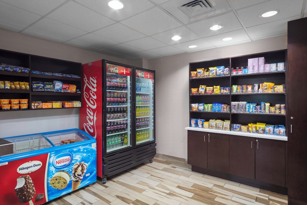 Roanoke Rapids Vacations - Holiday Inn Express  Suites Roanoke Rapids SE, an IHG Hotel - Property Image 47