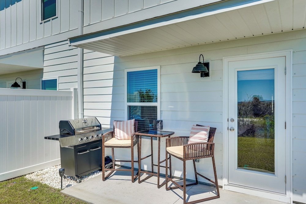 Steps to Ocean: Chic Home w/ Patio in Port St Joe!