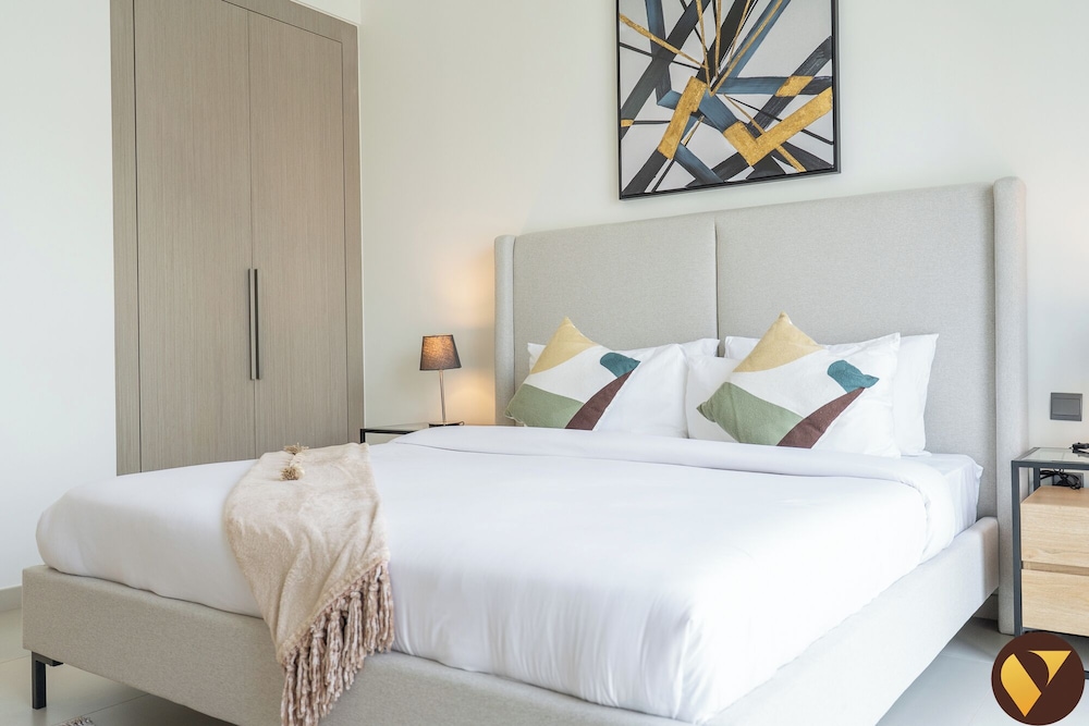 Luxury 2BR in ACT 1 Near Dubai Mall
