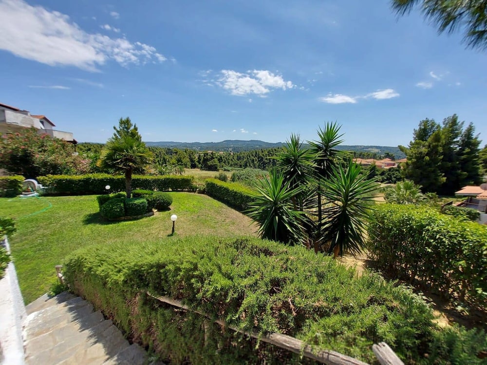 Elani Private Retreat - Villa Anna Garden Escape