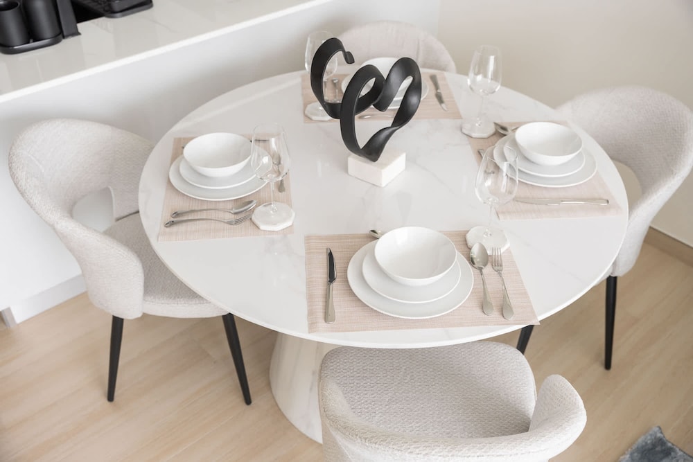 Lovely Apartment in Binghatti Corner That Sleeps 4