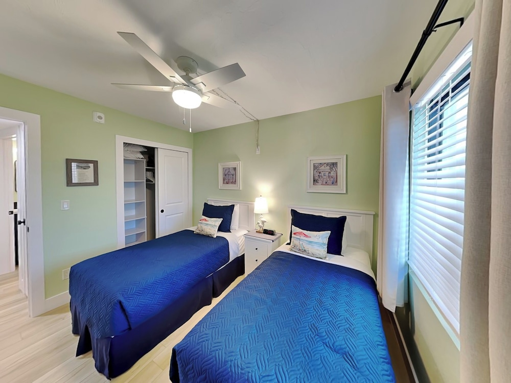 Seaside 3 by Distinctive Beach Rentals