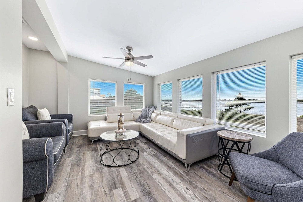 Coastal Dreams 1308 5 Bedroom Home