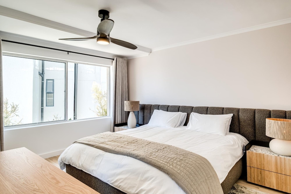 Green Point Modern 2bed Apartment Azura Atlantic