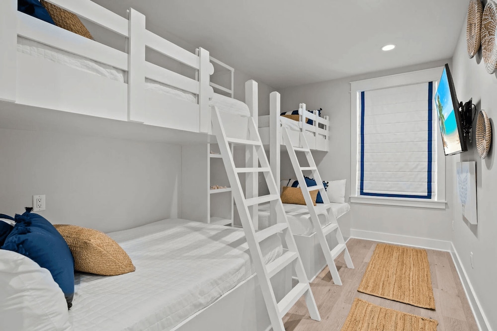 Pappou s Paradise by Avantstay Private Pool Steps to Beach Sleeps 15