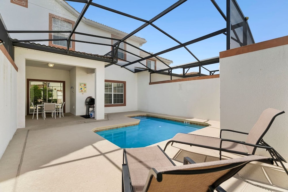 Amazing 4bdr Near Parks w Pool