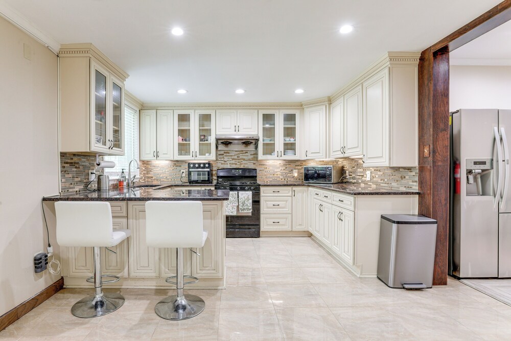 Fenced Yard & Pool Access: Lawrenceville Retreat!