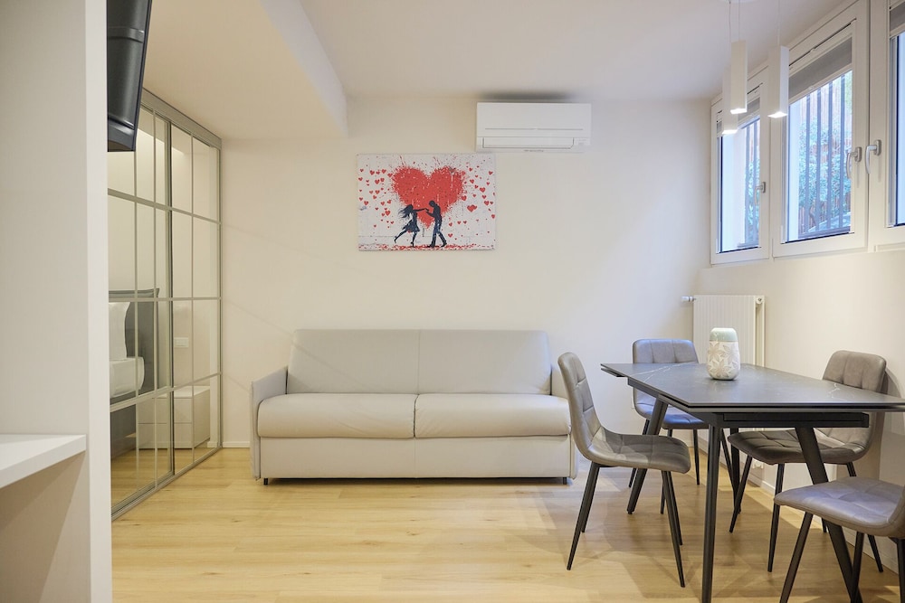 Milan Retreats City life