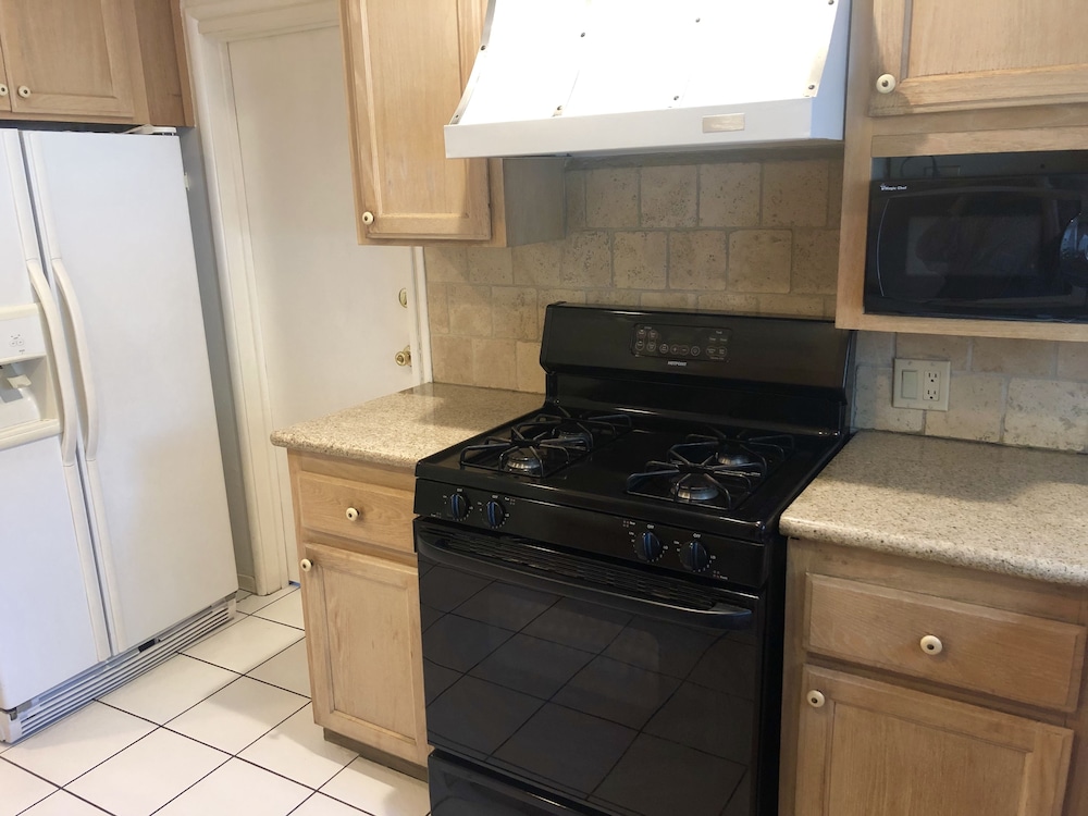 Lovely 2 Bedroom Home with Pool