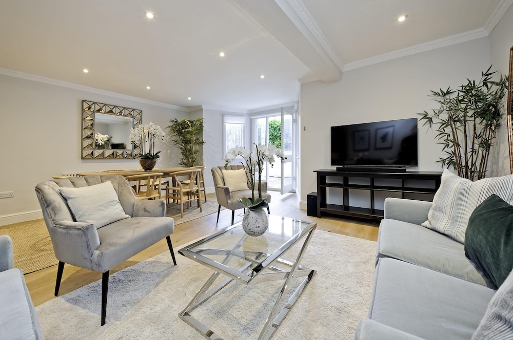 Huge Kensington Garden Flat