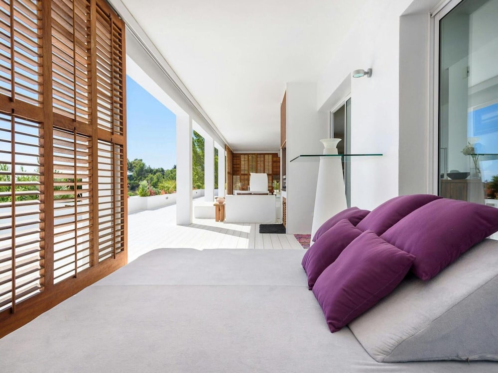 Magnificent Holiday Home With View