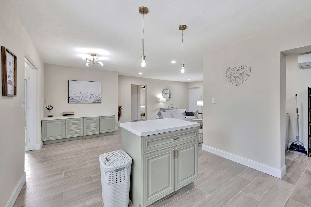 Pompano Beach Bungalow for 5!