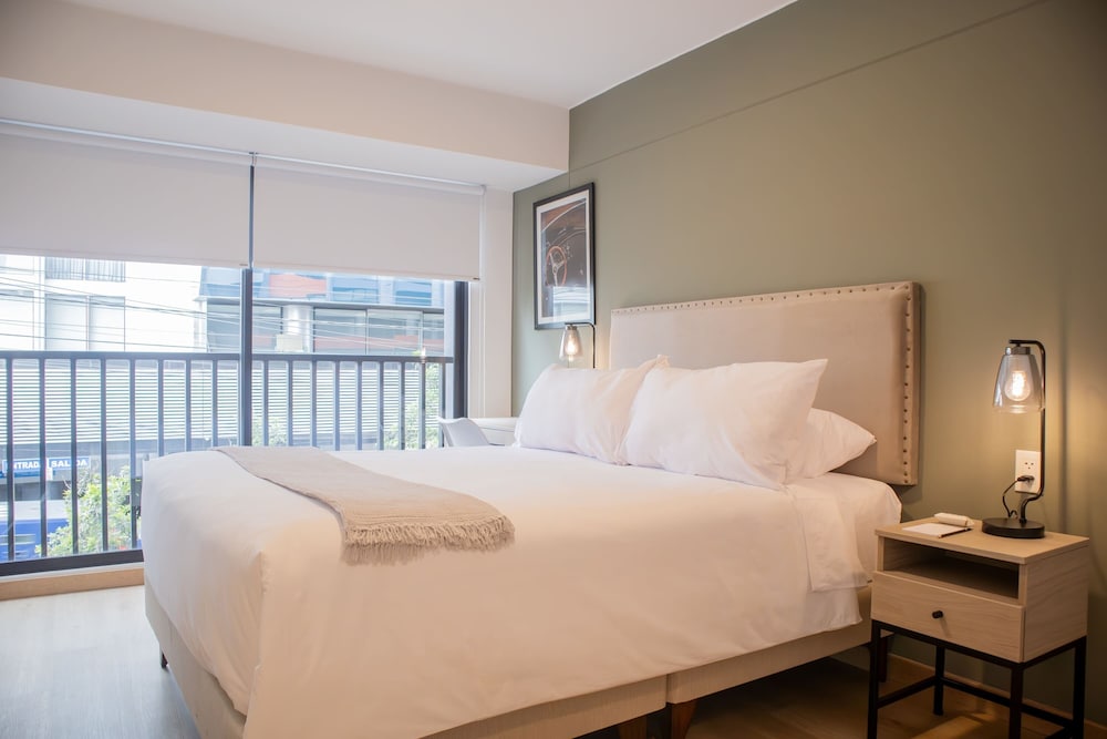 w Striking 1BR Duplex in Miraflores