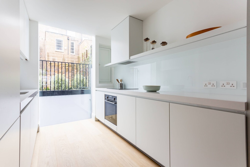 Kildare Gardens by Onefinestay
