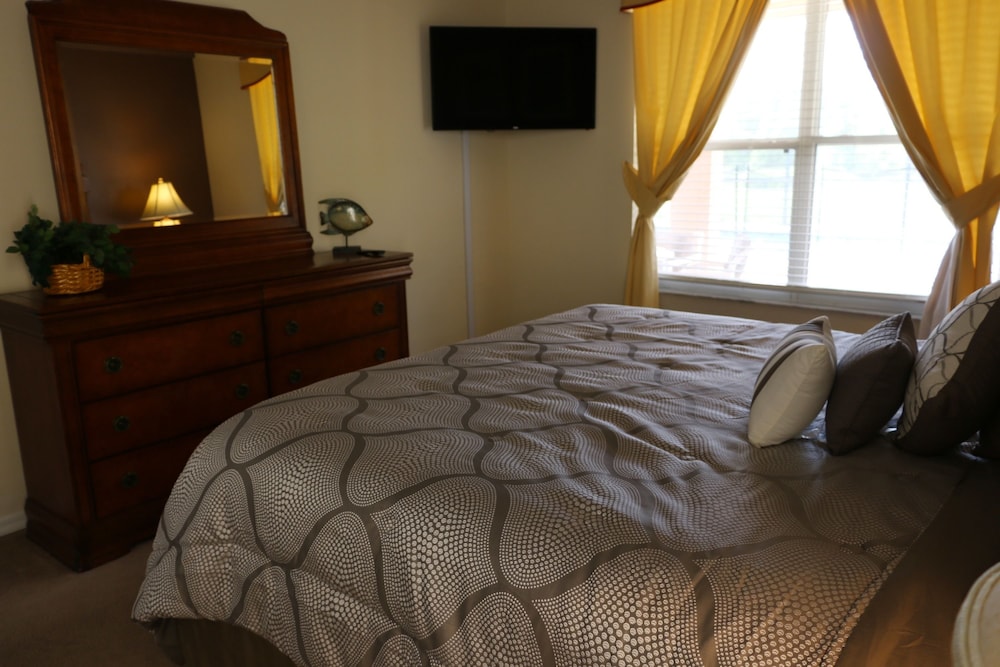 7BR 4.5BA Home in Emerald Island Resort by CV-2708 - Image 2