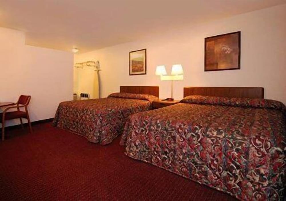 Liberal Vacations - Rodeway Inn - Property Image 11