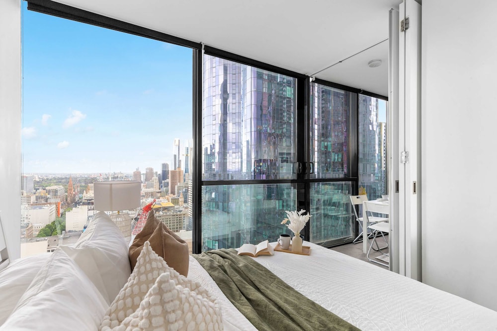 Cozy & Central 2BR Stay, Near Cbd, Free Parking