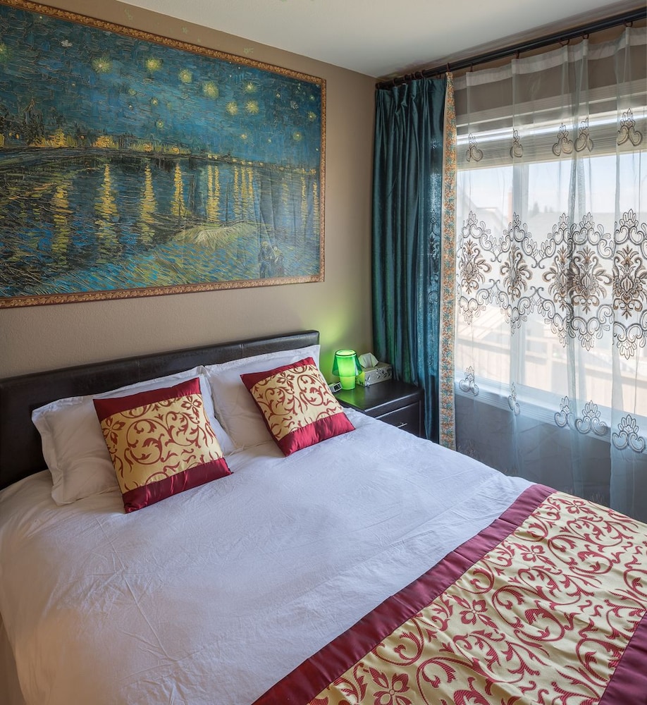 Newark Vacations - Sunny and Elegant Villa - Property Image 2