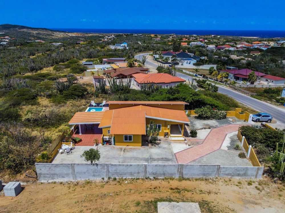 3BR Filled by Nature w Private Pool Ocean View
