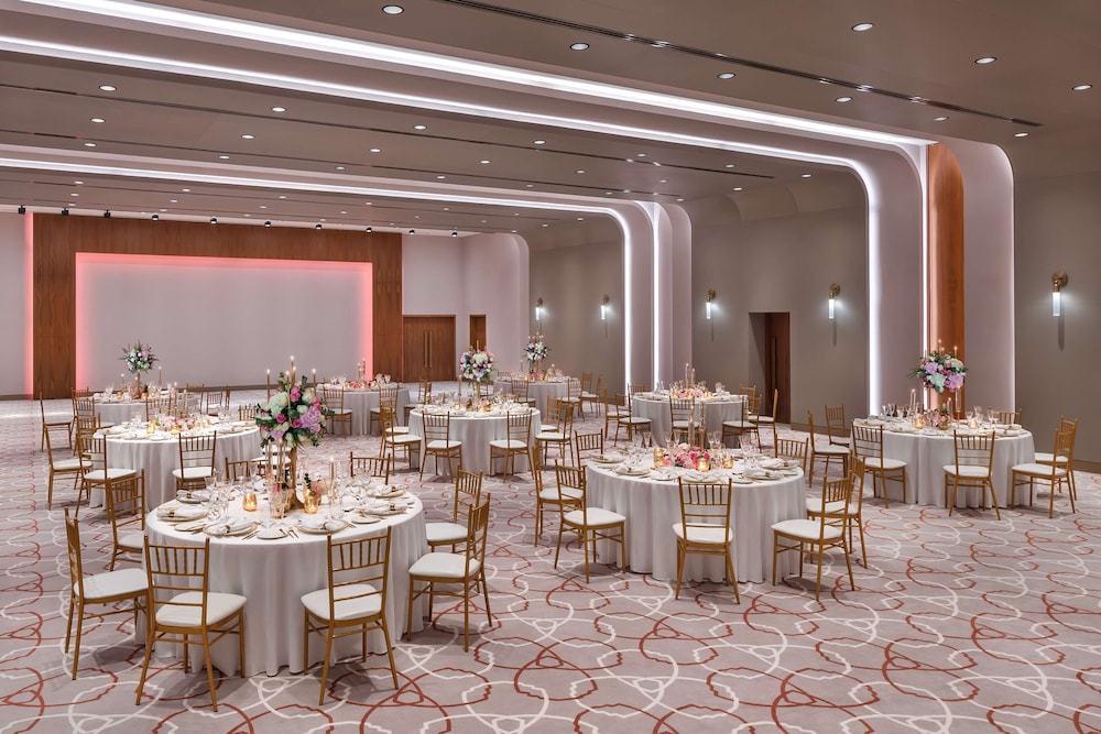 The WB Abu Dhabi, Curio Collection by Hilton