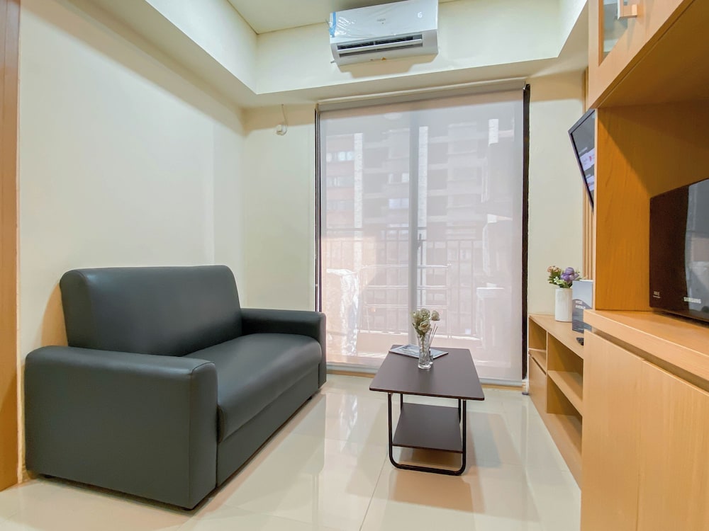 Cozy And Minimalist 1Br With Working Room Meikarta Apartment