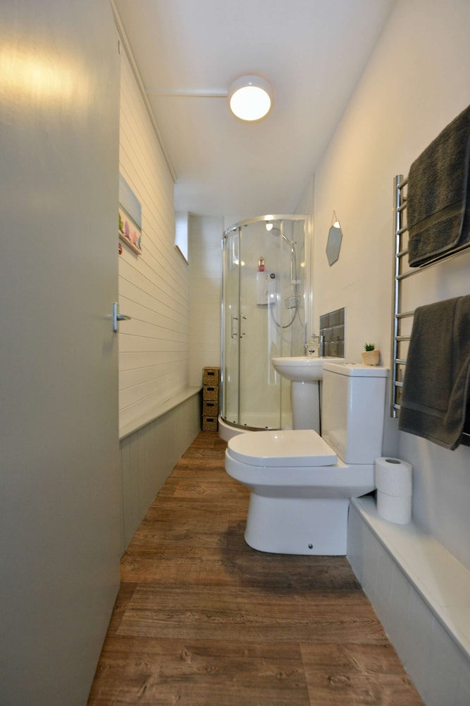 Quirky & Cosy Apartment in Brixham Centre, Devon view 3