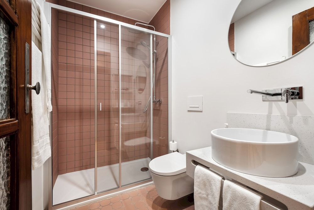 Rivol2 · Wonderful 1BR Next to Rivoli Theatre