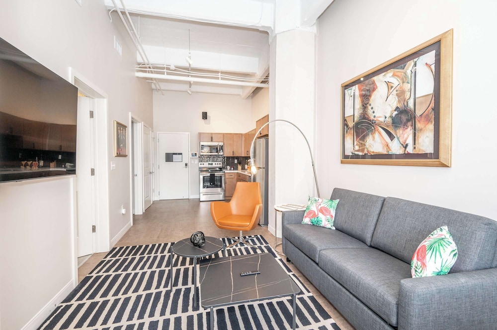 The 333 Suites For 24 Guests