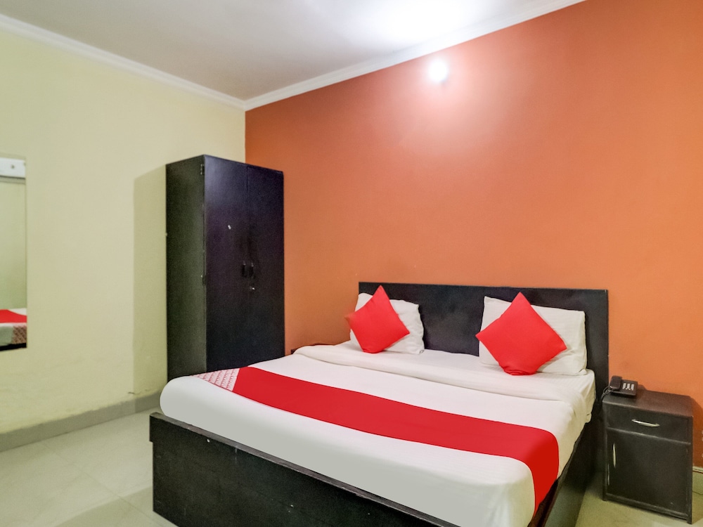 OYO 10877 Hotel R K Residency