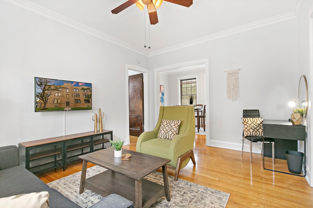 1BR Unit - Belmont J3