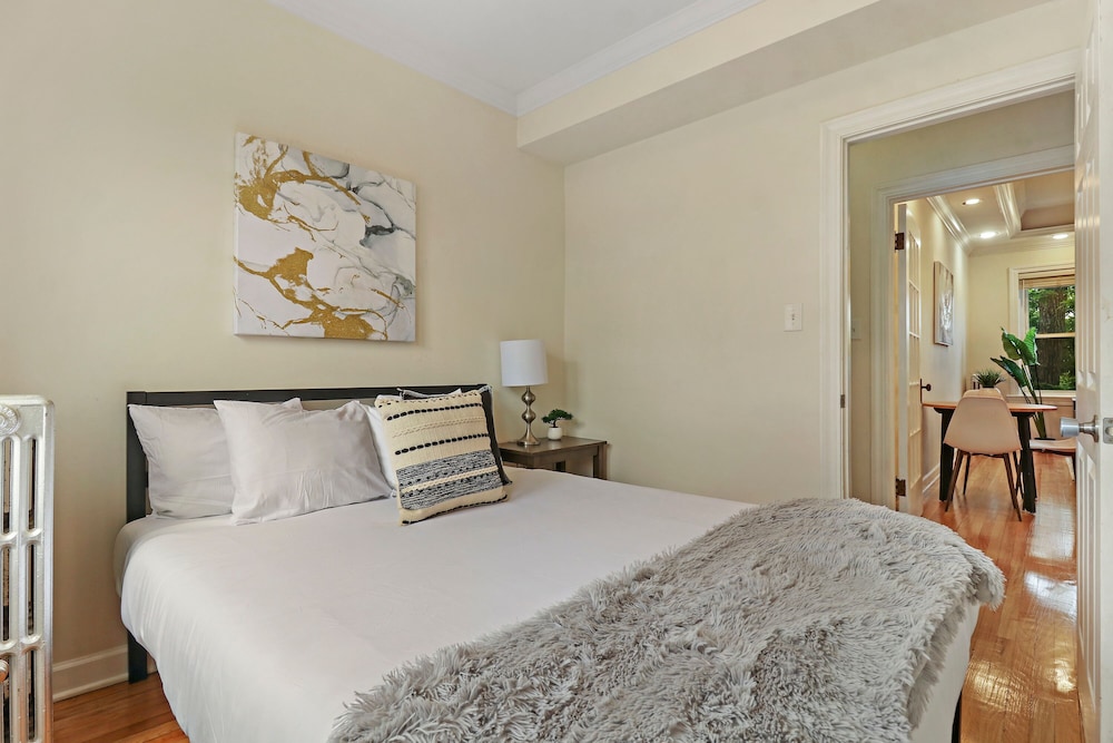 Chic 2BR Near Irving Park - Cullom D3