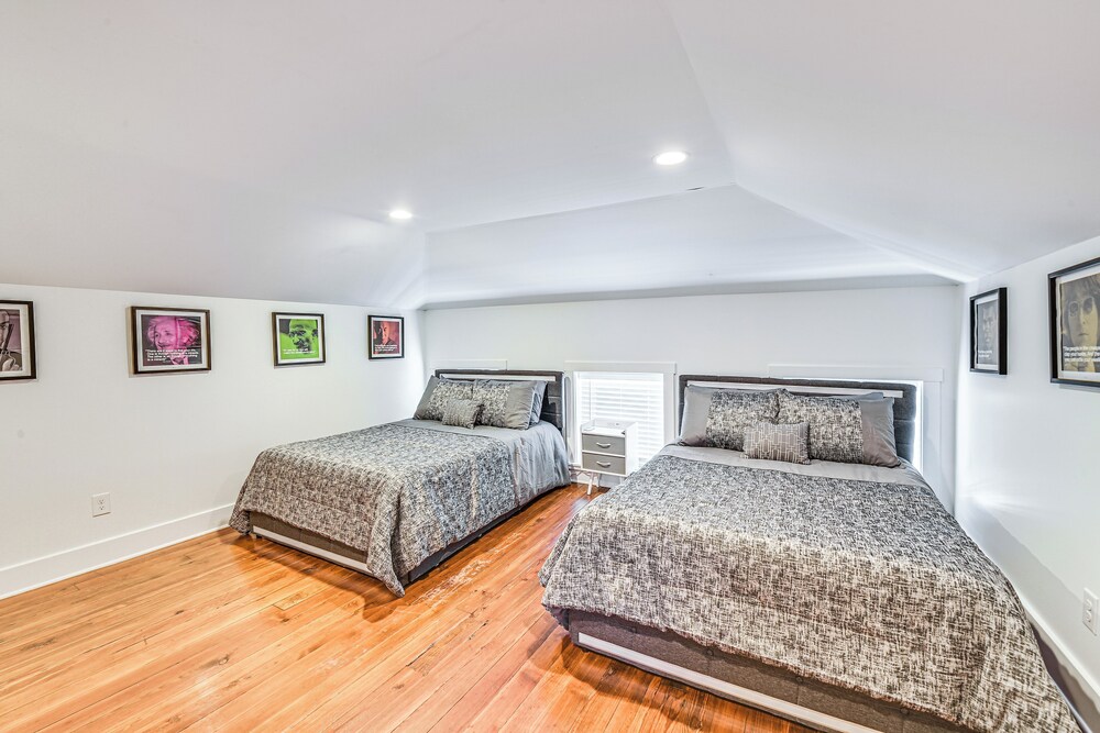 Family-friendly Louisville Gem: Prime Location!