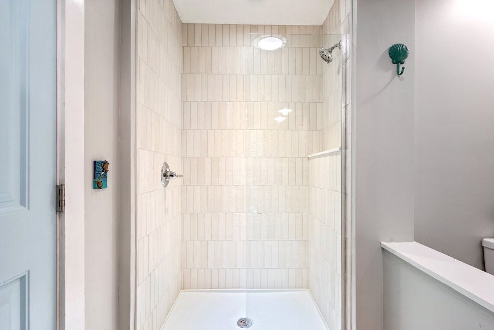 Beachwood Getaway Sleeps 10!
