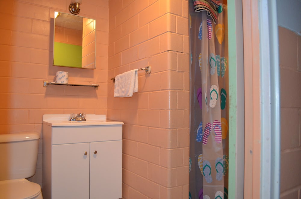 Indianapolis Vacations - Admiral Motel - Property Image 3